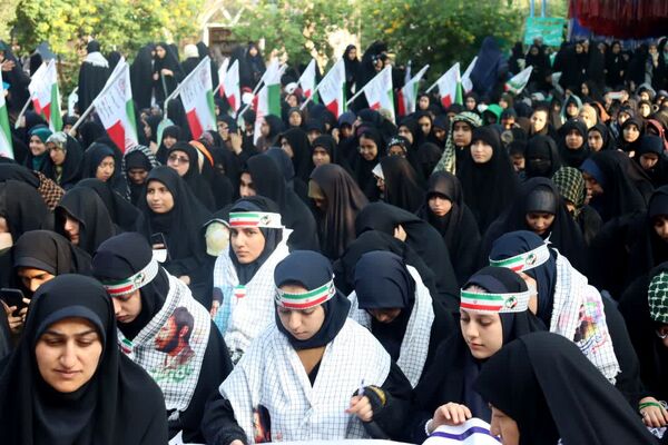 دانش‌آموزان کوهدشتی در یادمان شهدای هویزه
