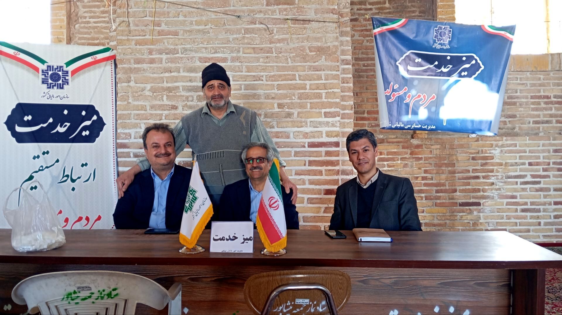  خدمت رسانی ادارات و سازمان‌های شهرستان نیشابور در میز خدمت نماز جمعه