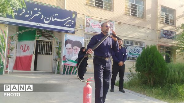 آتش نشانان بی ادعا استاد دانش آموزان شدند