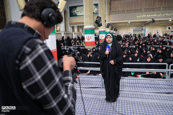 منتخب تصاویر دیدارهای رهبر شهید انقلاب با نوجوانان، جوانان و دانش‌آموزان 