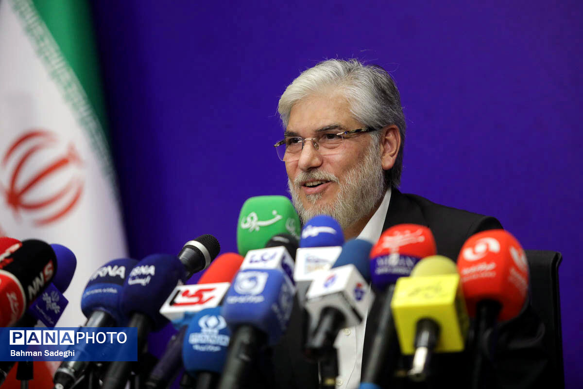 وزیر علوم: توسعه علمی شرط بقای ایران است