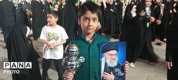 گرامیداشت یاد دختران مدرسه شجره طیبه میناب در میدان امیرچخماق یزد