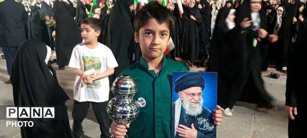 گرامیداشت یاد دختران مدرسه شجره طیبه میناب در میدان امیرچخماق یزد