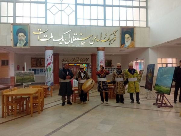 طنین شعرهای محلی در همایش شعر نهاوند