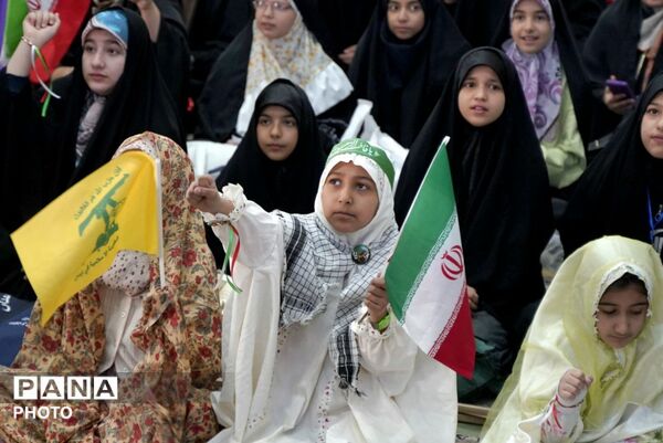  شور و شعور دخترانه در جشن میلاد حضرت معصومه (س) در همدان