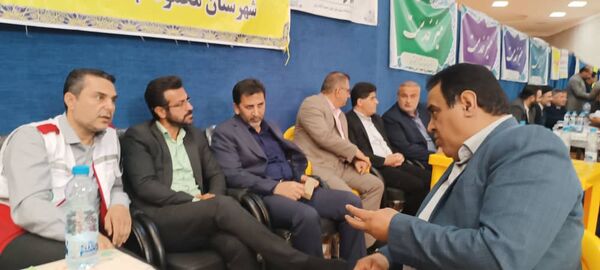 برپایی میز خدمت ادارات در مصلای نماز جمعه شهرستان محمودآباد
