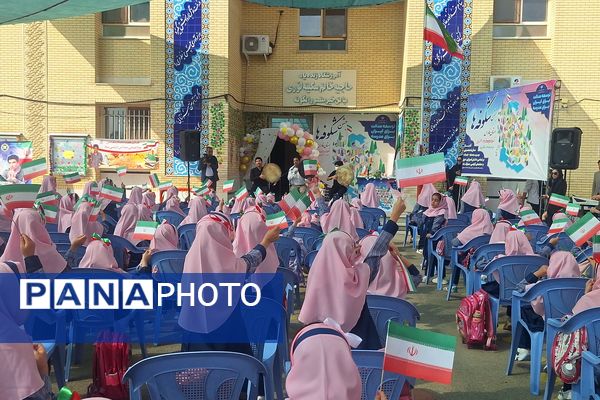 حضور مشاور وزیر آموزش و پرورش گرمابخش محفل شکوفه‌های شیراز