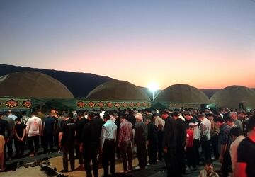 موکب محبان اهل بیت(ع) در سه راهی کارزان مهیای پذیرایی از زائران اربعین حسینی(ع)است