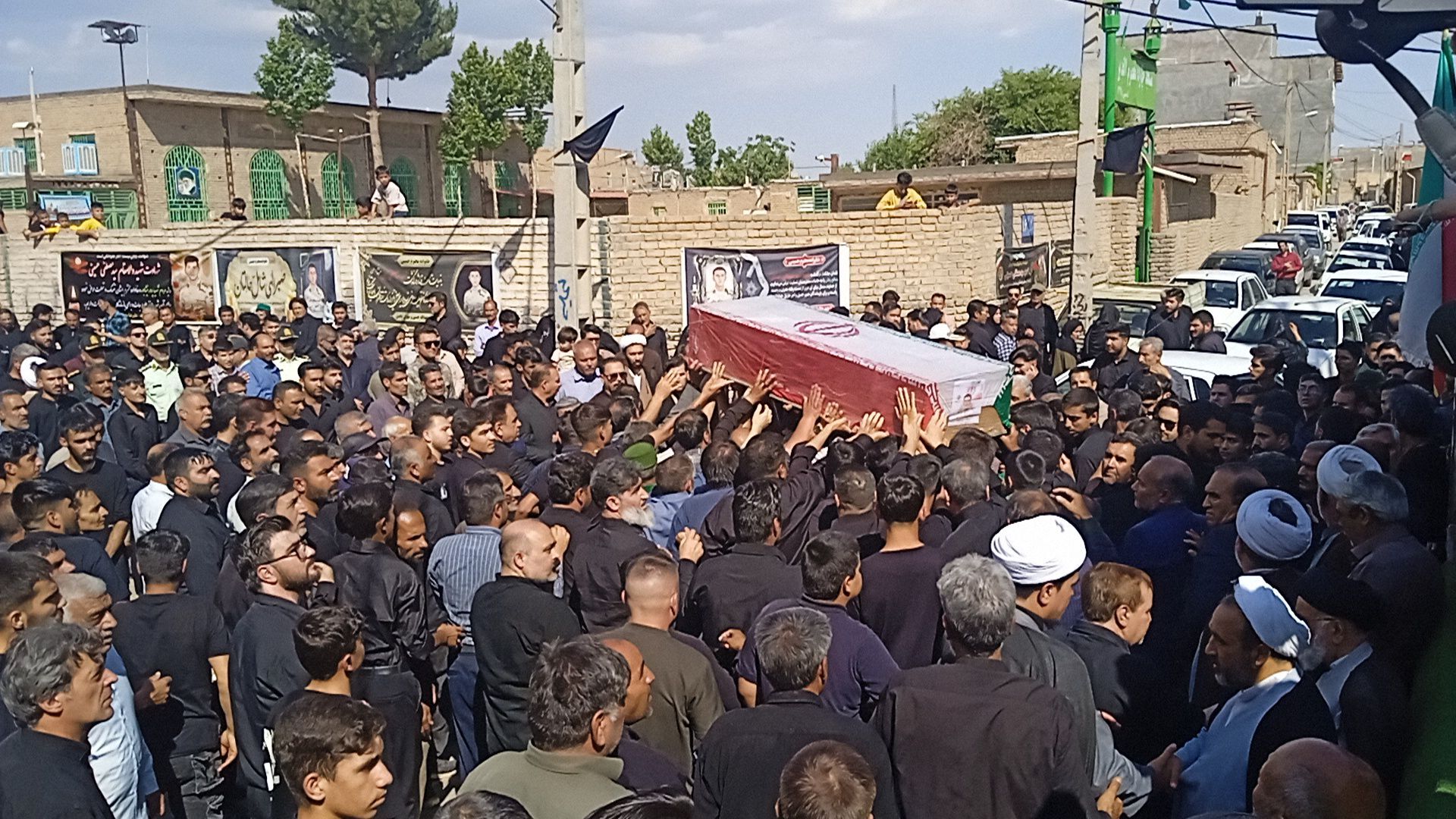 بدرقه و وداع همراه با تشیع شهید سید مصطفی حسینی