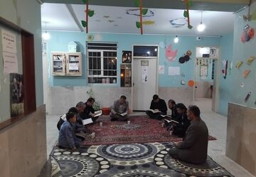 لحظه‌های ناب در کنار دوستان و دبیران برای افطاری