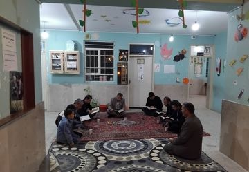 لحظه‌های ناب در کنار دوستان و دبیران برای افطاری