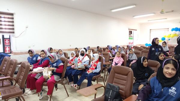 برگزاری کارگاه تخصصی خبرنویسی، عکاسی و طراحی پوستر ویژه دانش‌آموزان دختر در شهرستان جم
