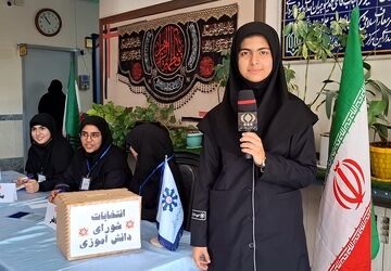 تبلور مشارکت اجتماعی با انتخابات شورای دانش‌آموزی دبیرستان فرزانگان۲ قم