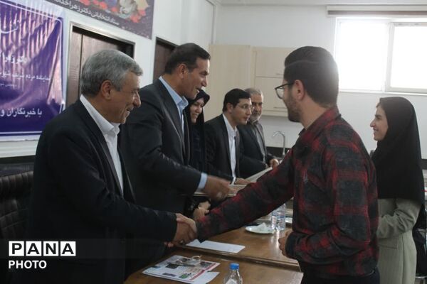 نشست نماینده ملکان و لیلان با اصحاب رسانه به مناسبت روز خبرنگار با حضور دانش‌آموز خبرنگاران پانا
