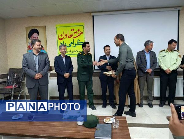 تجلیل از ۲۱ شرکت تعاونی فعال شهرستان خلیل‌آباد به مناسبت هفته تعاون