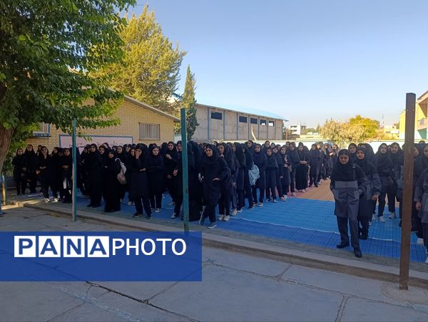 زنگ آغاز سال تحصیلی در مدرسه عشایری خدیجه کبری ناحیه 2 خرم‌آباد به صدا درآمد