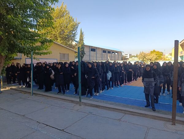 زنگ آغاز سال تحصیلی در مدرسه عشایری خدیجه کبری ناحیه 2 خرم‌آباد به صدا درآمد