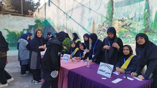 انتخابات شورای دانش آموزی دبیرستان شاهد تکتم ناحیه۳