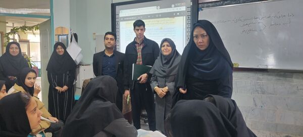 بازدید استانی کارشناس بهداشت از دبیرستان شهید محمدی پور