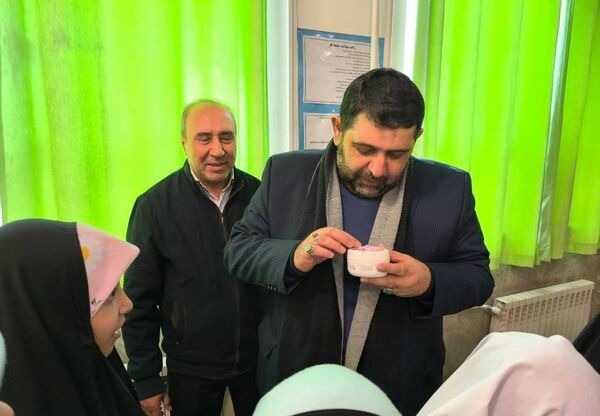 بازدید از نمایشگاه ماها در روز بعثت پیامبر اکرم (ص)