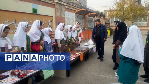 بازارچه دانش‌آموزی به‌مناسبت هفته بسیج دانش‌آموزی