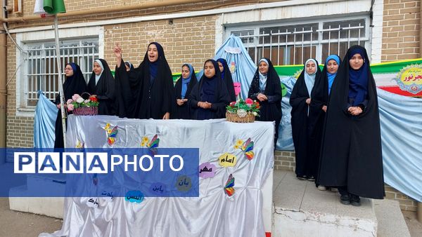  جشن نیمه شعبان و دهه فجر در دبیرستان مستوفی ۲ 