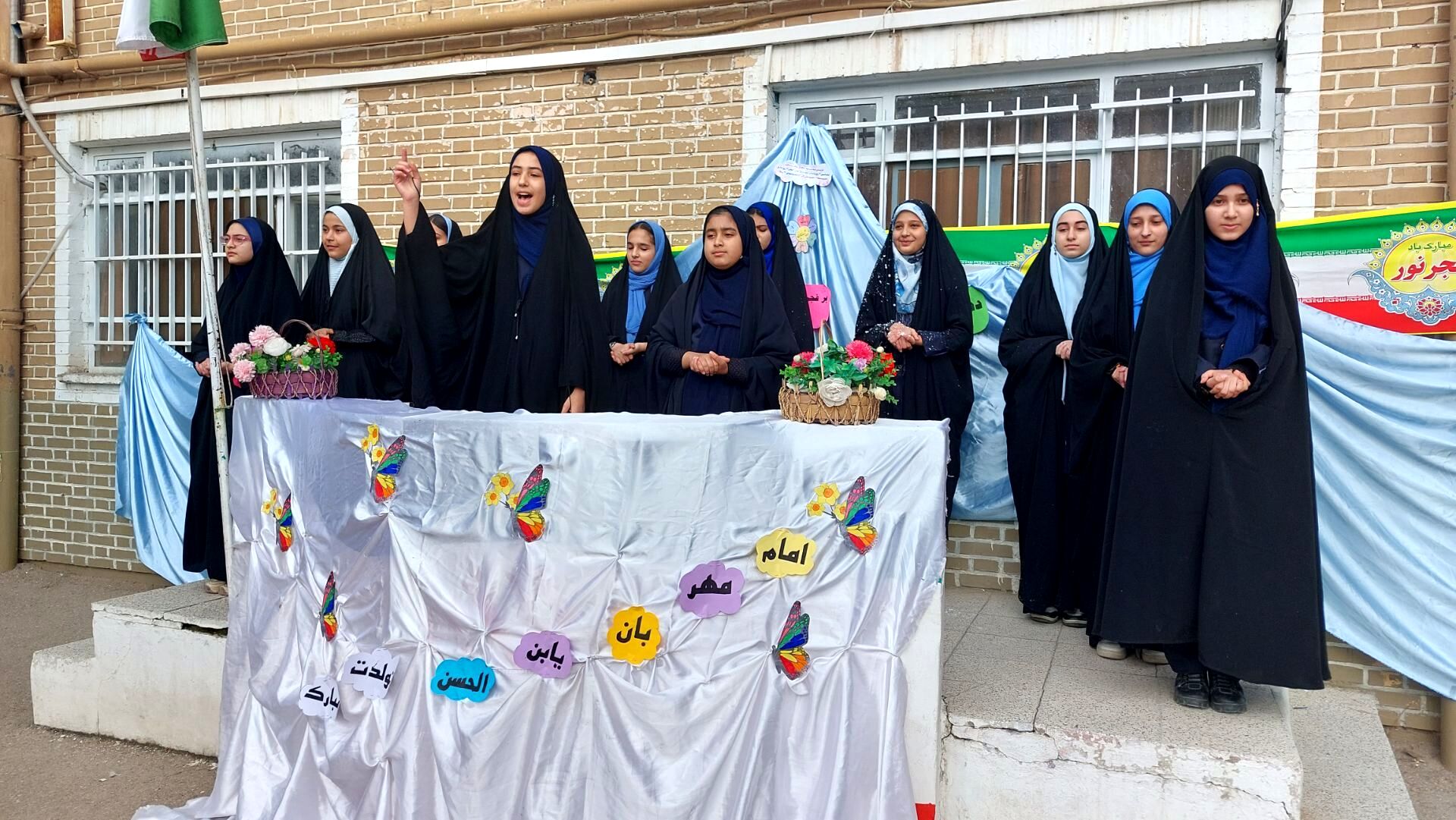  جشن نیمه شعبان و دهه فجر در دبیرستان مستوفی ۲ 