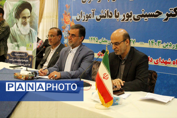 نشست صمیمانه استاندار مازندران با دانش‌آموزان