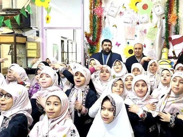بازدید از نمایشگاه ماها در روز بعثت پیامبر اکرم (ص)