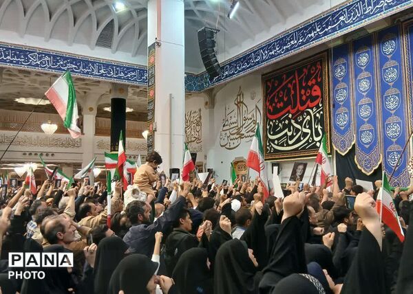 وداع با پیکر شهید امیر سرلشکر سید عبدالرحیم موسوی در حرم بانوی کرامت