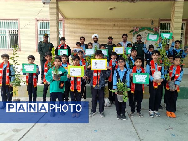 مراسم نمادین کاشت نهال در حاجی‌آباد 