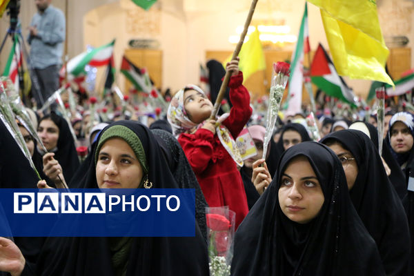 اجتماع عظیم دختران دانشجوی کشور در حرم حضرت معصومه(س)