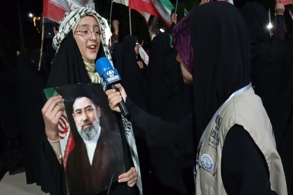 جمهوری اسلامی ایران مستقل متحد پیشرفته  و پیروز است