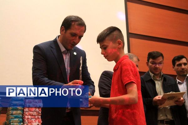 تجلیل از پسران آینده‌ساز بهارستانی