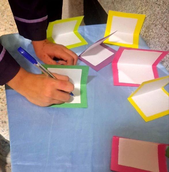 بازسازی کتابخانه مدرسه حضرت خدیجه کبری به‌مناسبت هفته کتاب و کتابخوانی برای ارتقا سطح علمی دانش‌آموزان