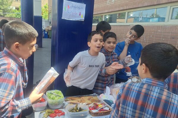 برگزاری بازارچه کسب و کار دانش‌آموزی با مهارت کسب و کار و درآمد و استقلال مالی