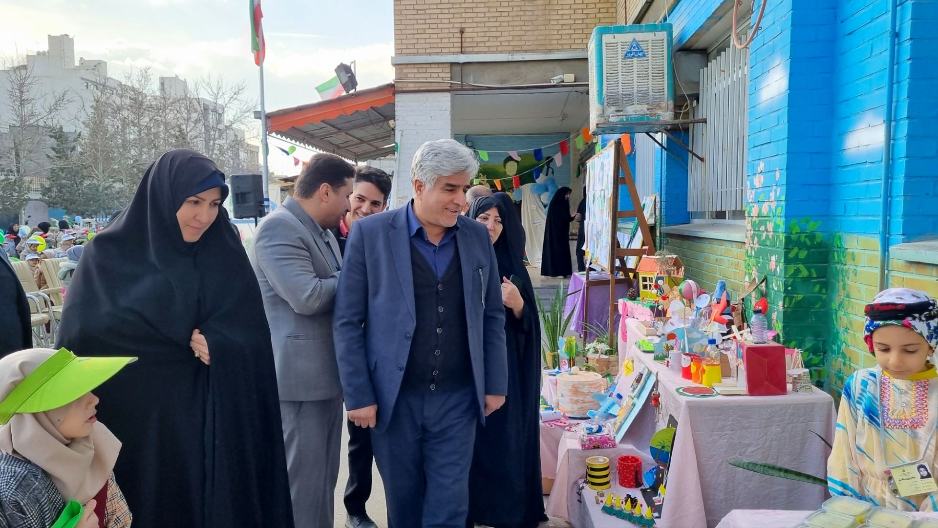 آیین نواختن زنگ هوای پاک در دبستان شریعه افشار‌نژاد ناحیه ۶