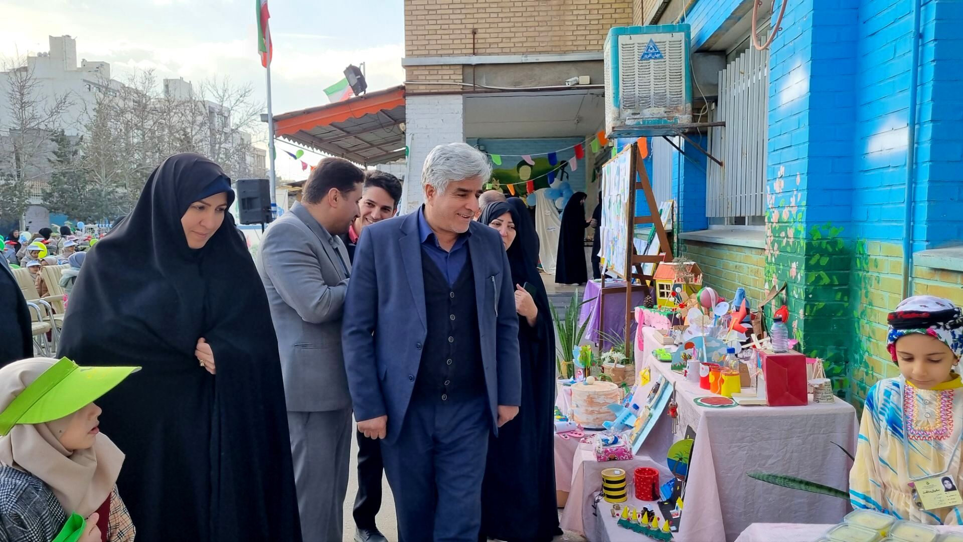 آیین نواختن زنگ هوای پاک در دبستان شریعه افشار‌نژاد ناحیه ۶