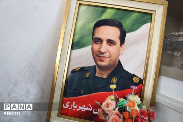 دیدار قائم مقام معاون وزیر در سازمان دانش‌آموزی با خانواده شهید اقتدار در تبریز