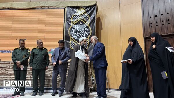 تقدیر از خبرنگاران نوجوان فعال حوزه ایثار و شهادت در قم