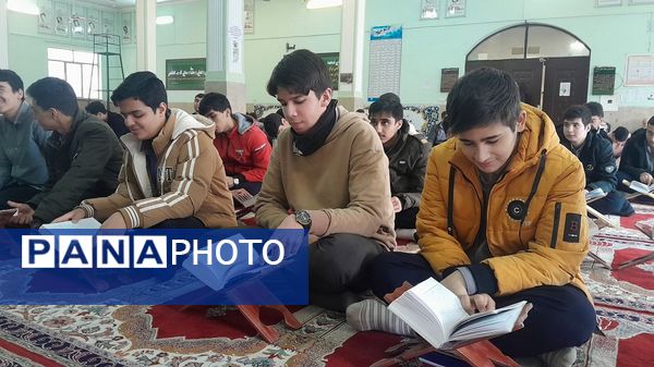 برگزاری محفل انس با قرآن در دبیرستان دهخدا ناحیه 2 کرج 