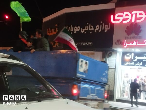 رژه خودرویی شبانه  در شهرستان کاشمر