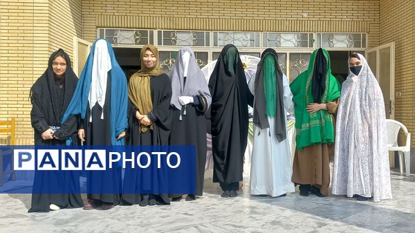 تقدیر از دانش‌آموزان برتر دبیرستان دخترانه ۱۳ آبان