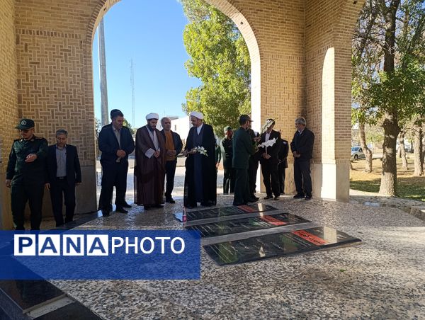 غبار روبی مزار شهدای گمنام شهرستان سلطانیه 