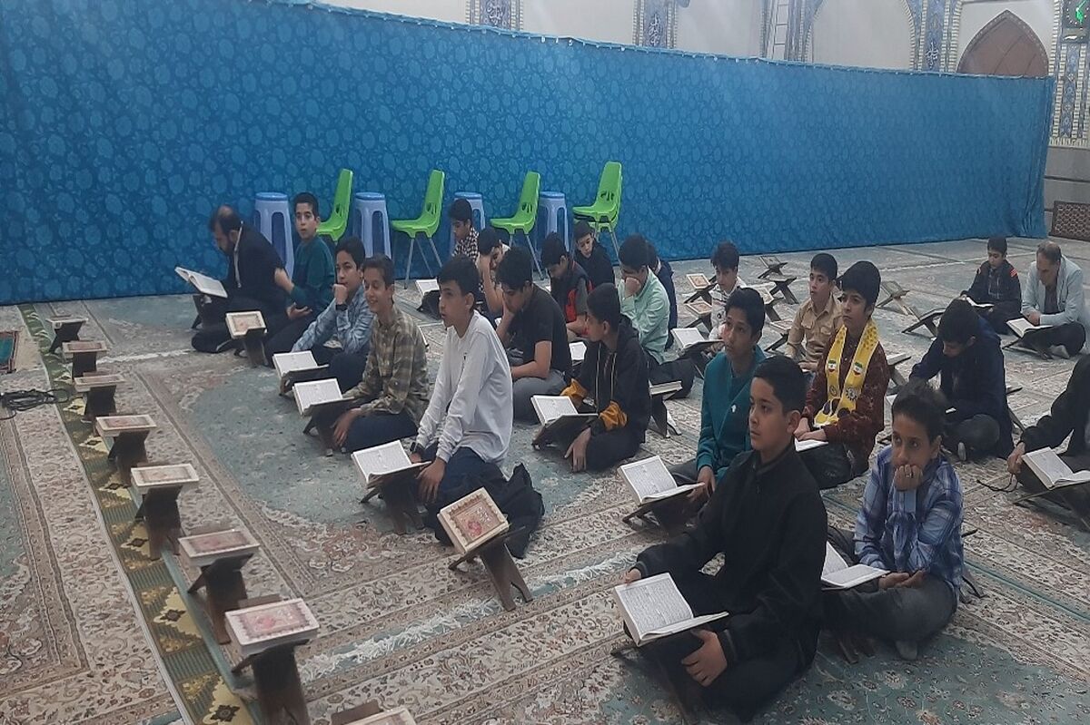 جزءخوانی قرآن کریم در اواخر ماه رمضان در نیشابور