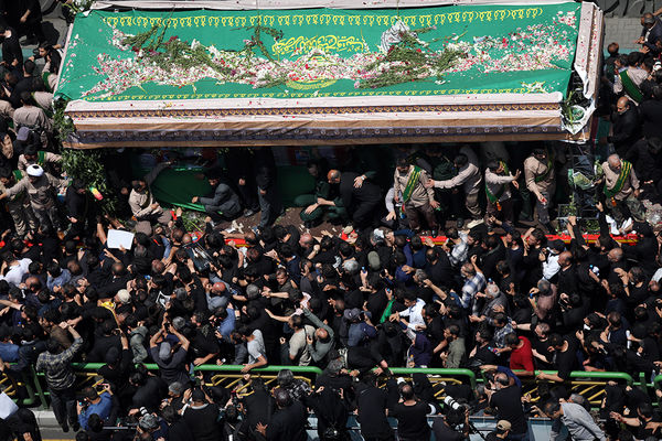 تشییع شهدای خدمت در تهران 