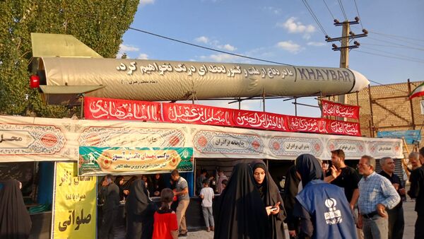 دانش‌آموزان با عشق در موکب امام حسین (ع) پذیرای زائران شدند
