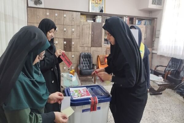 انتخابات شورای دانش‌آموزی در دبیرستان شاهد تکتم ناحیه 3 مشهد