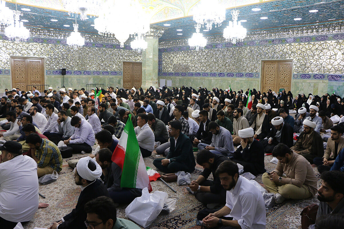 جشن ازدواج طلبگی ۲۰۰ زوج در حرم حضرت معصومه(س)