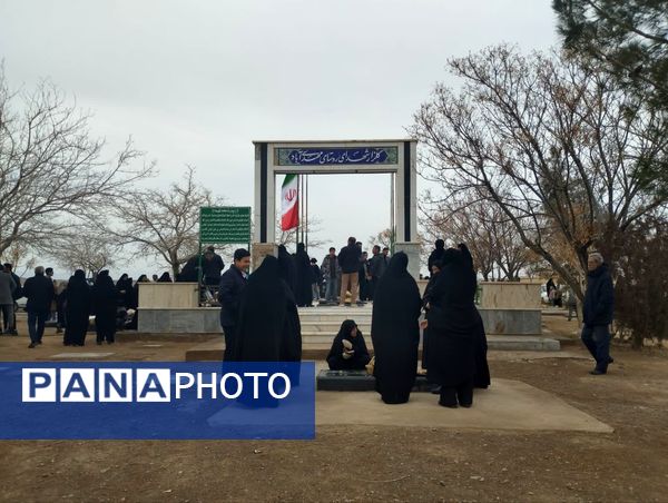 مراسم شب‌های چراغ  برات در گلزار شهدای روستای مهدی آباد خلیل آباد 